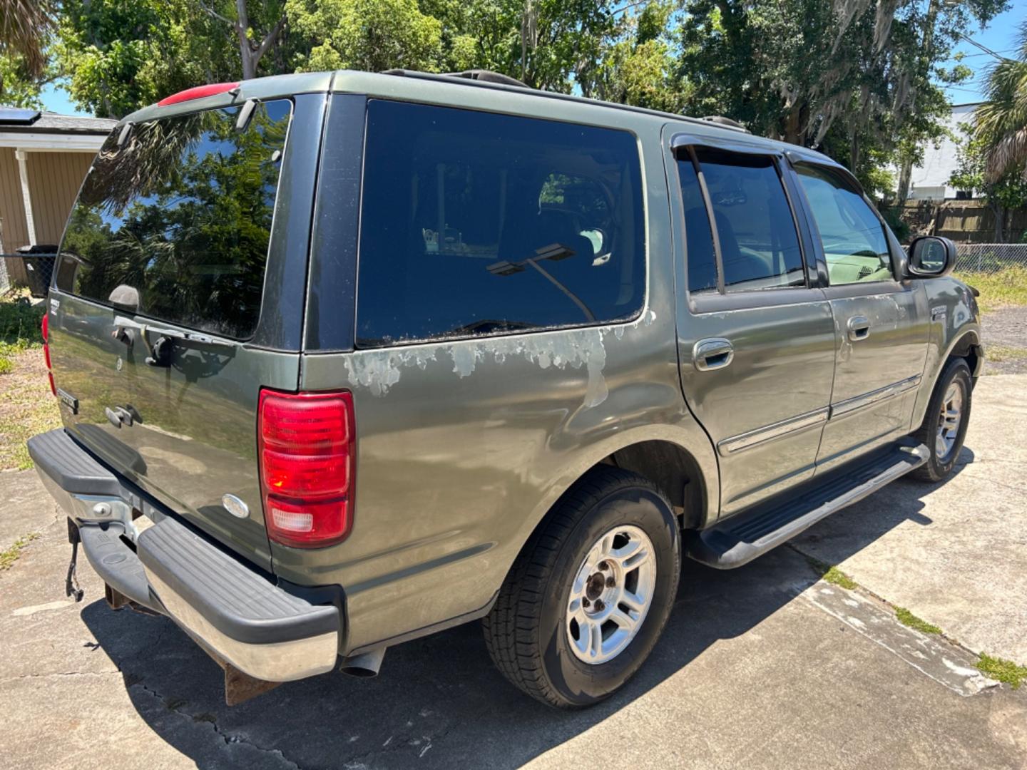 2001 Ford Expedition (1FMRU15W21L) , located at 1758 Cassat Ave., Jacksonville, FL, 32210, (904) 384-2799, 30.286720, -81.730652 - *****CASH SPECIAL*****$1500.00 PLUS TAX, TAG, AND TITLE*****2001 FORD EXPEDITION XLT MODEL 203,453 MILES 3RD ROW SEATING 4-DOOR AUTOMATIC TRANSMISSION ICE COLD AIR CONDITIONING CALL NOW @ 904-384-2799 BEFORE THIS ONE IS SOLD!!! - Photo#3