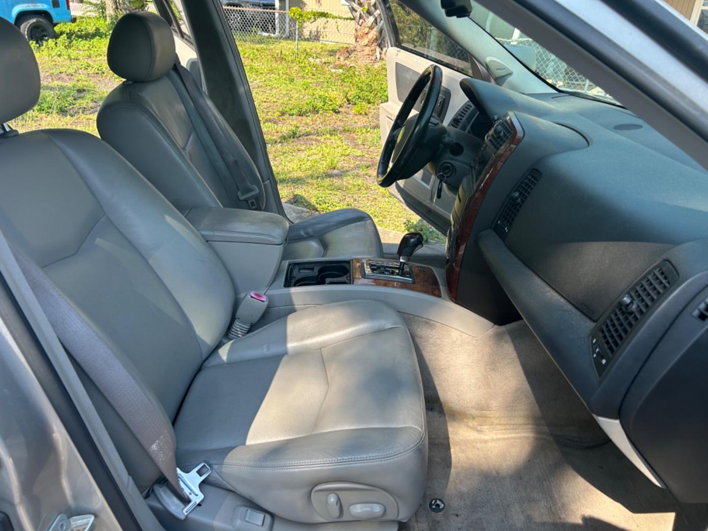 2006 Cadillac SRX (1GYEE637060) , located at 1758 Cassat Ave., Jacksonville, FL, 32210, (904) 384-2799, 30.286720, -81.730652 - *****$1500.00 PLUS TAX, TAG, AND TITLE*****CASH SPECIAL*****2006 CADILLAC SRX 193K HAS POWER STEERING PROBLEM EITHER PUMP OR RACK RUNS AND DRIVES WELL OTHERWISE HAS ICE COLD AIR CONDITIONING BEING SOLD AS-IS CALL US TODAY @ 904-384-2799 - Photo#13