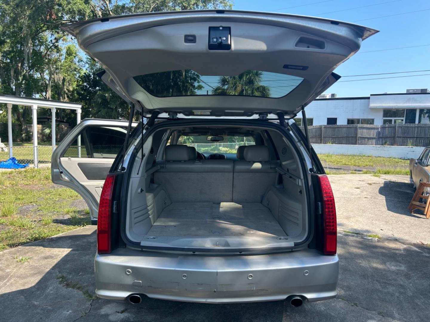 2006 Cadillac SRX (1GYEE637060) , located at 1758 Cassat Ave., Jacksonville, FL, 32210, (904) 384-2799, 30.286720, -81.730652 - *****$1500.00 PLUS TAX, TAG, AND TITLE*****CASH SPECIAL*****2006 CADILLAC SRX 193K HAS POWER STEERING PROBLEM EITHER PUMP OR RACK RUNS AND DRIVES WELL OTHERWISE HAS ICE COLD AIR CONDITIONING BEING SOLD AS-IS CALL US TODAY @ 904-384-2799 - Photo#17