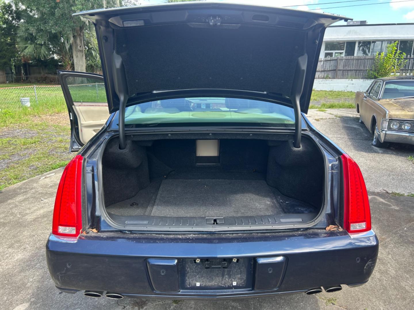 2006 Cadillac DTS (1G6KD57Y66U) , located at 1758 Cassat Ave., Jacksonville, FL, 32210, (904) 384-2799, 30.286720, -81.730652 - *****CASH SPECIAL*****$3500.00 PLUS TAX, TAG, AND TITLE*****2006 CADILLAC DTS 137,980 MILES LEATHER ALLOYS RUNS AND LOOKS GREAT ICE-COLD AIR CONDITIONING TITNED WINDOWS THIS ONE'S GOT STYLE!!! CALL BEFORE IT'S SOLD @ 904-384-2799 - Photo#17