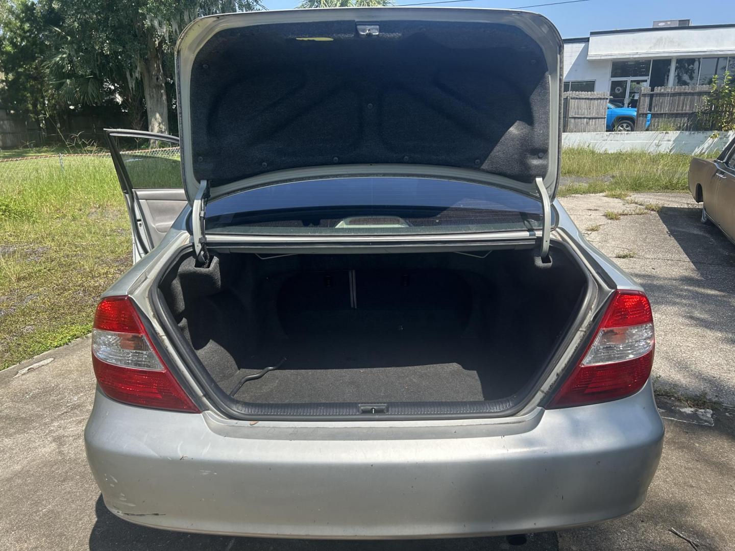 2002 Toyota Camry LE (4T1BE32K52U) with an 2.4L L4 DOHC 16V engine, located at 1758 Cassat Ave., Jacksonville, FL, 32210, (904) 384-2799, 30.286720, -81.730652 - CASH SPECIAL!!!! 2002 TOYOTA CAMRY LE MODEL 220,483 MILES $2500.00 CASH PLUS TAX, TAG, AND TITLE 4-DOOR AUTOMATIC TRANSMISSION ICE-COLD AIR-CONDITIONING SUNROOF 2.4L FOUR CYLINDER ENGINE CALL NOW @ 904-384-2799 BEFORE IT'S GONE - Photo#18