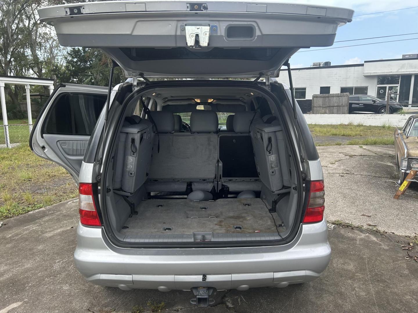 2005 Mercedes-Benz M-Class ML350 (4JGAB57E55A) with an 3.7L V6 SOHC 18V engine, 5-Speed Automatic Overdrive transmission, located at 1758 Cassat Ave., Jacksonville, FL, 32210, (904) 384-2799, 30.286720, -81.730652 - 2005 MERCEDES BENZ ML350 $3599.00 PLUS TAX, TAG, AND TITLE 174,821 MILES FULL LUXURY EXTRA CLEAN LEATHER SUNROOF ALLOYS 3RD ROW SEATING TOW PACKAGE ALLOYS DON'T MISS OUT CALL US NOW @ 904-384-2799 - Photo#17