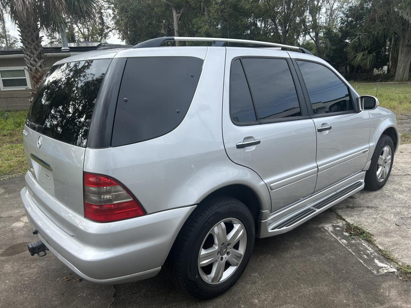 2005 Mercedes-Benz M-Class ML350 (4JGAB57E55A) with an 3.7L V6 SOHC 18V engine, 5-Speed Automatic Overdrive transmission, located at 1758 Cassat Ave., Jacksonville, FL, 32210, (904) 384-2799, 30.286720, -81.730652 - 2005 MERCEDES BENZ ML350 $3599.00 PLUS TAX, TAG, AND TITLE 174,821 MILES FULL LUXURY EXTRA CLEAN LEATHER SUNROOF ALLOYS 3RD ROW SEATING TOW PACKAGE ALLOYS DON'T MISS OUT CALL US NOW @ 904-384-2799 - Photo#3