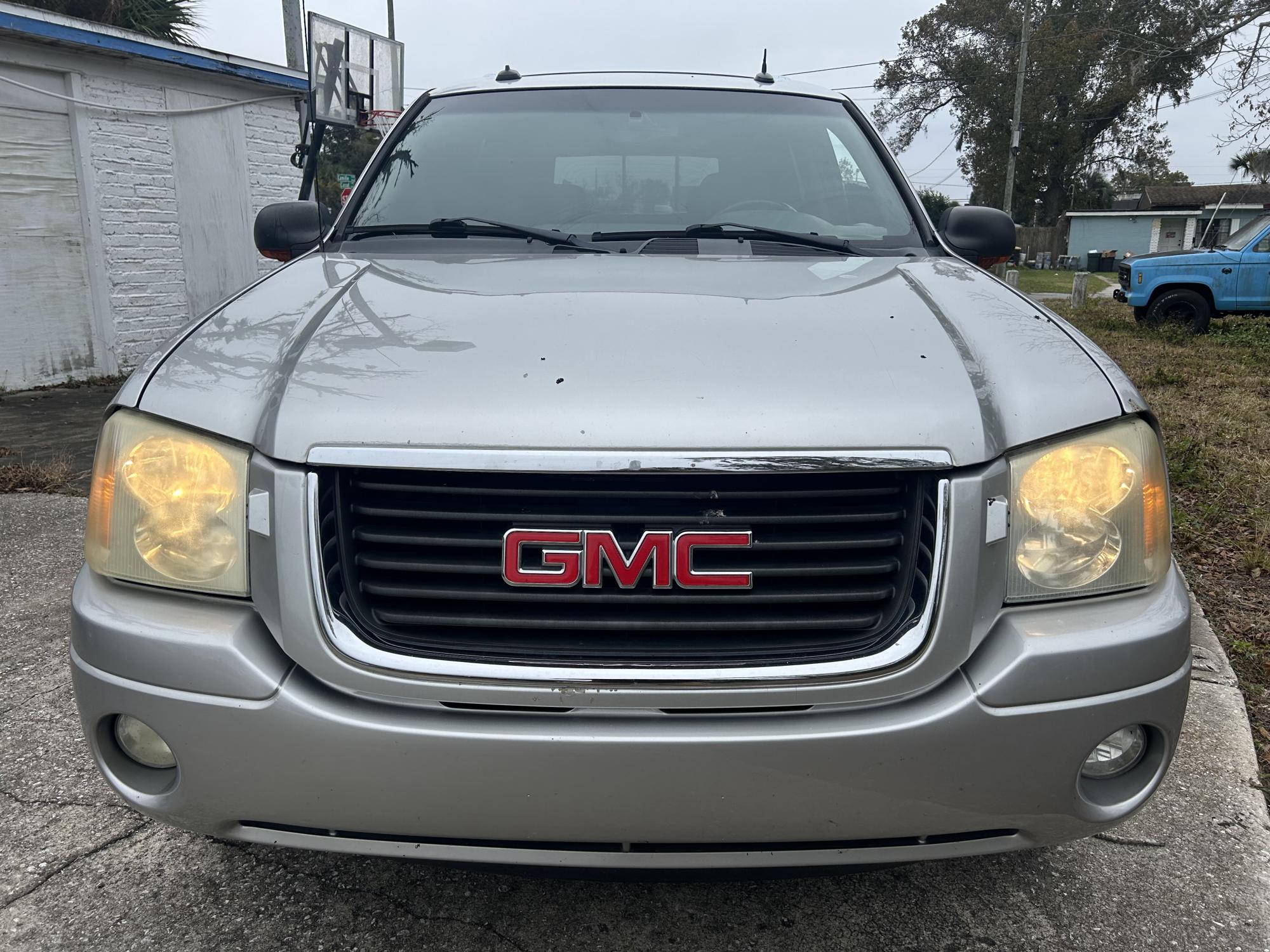 photo of 2004 GMC Envoy XUV SLE 4WD