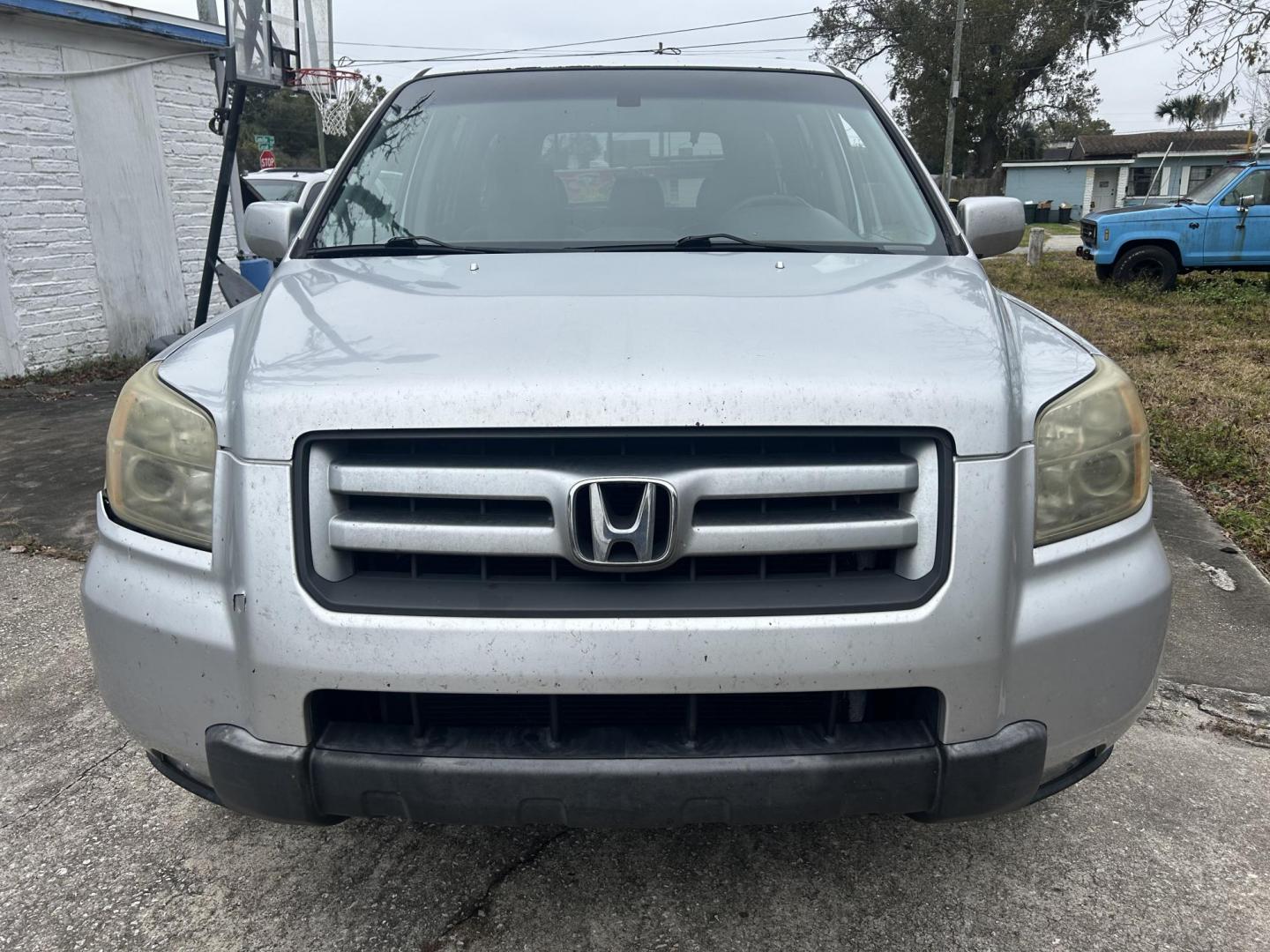 2006 Honda Pilot EX w/ Leather (5FNYF28586B) with an 3.5L V6 SOHC 24V engine, 5-Speed Automatic Overdrive transmission, located at 1758 Cassat Ave., Jacksonville, FL, 32210, (904) 384-2799, 30.286720, -81.730652 - 2006 HONDA PILOT EX MODEL 211,440 MILES *****CASH SPECIAL***** $3599.00 PLUS TAX, TAG, AND TITLE***** EXTRA NICE THIRD ROW SEATING LEATHER SUNROOF ALLOYS KEYLESS ENTRY DON'T WAIT ON THIS ONE CALL US TODAY @ 904-384-2799 - Photo#0