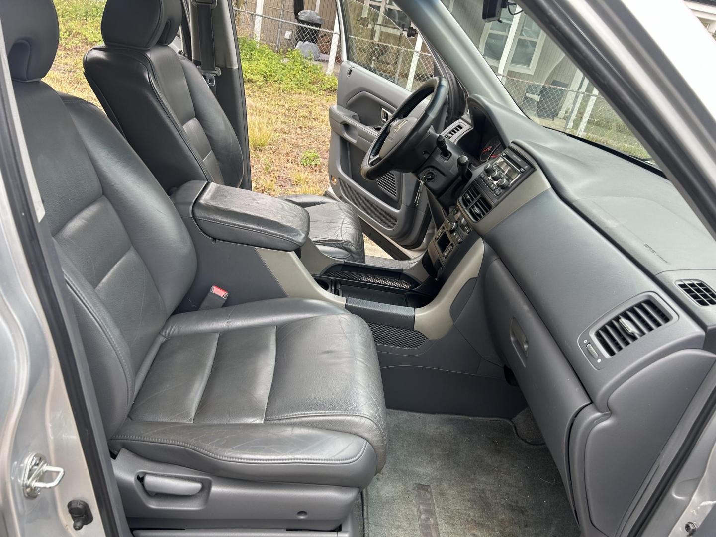 2006 Honda Pilot EX w/ Leather (5FNYF28586B) with an 3.5L V6 SOHC 24V engine, 5-Speed Automatic Overdrive transmission, located at 1758 Cassat Ave., Jacksonville, FL, 32210, (904) 384-2799, 30.286720, -81.730652 - 2006 HONDA PILOT EX MODEL 211,440 MILES *****CASH SPECIAL***** $3599.00 PLUS TAX, TAG, AND TITLE***** EXTRA NICE THIRD ROW SEATING LEATHER SUNROOF ALLOYS KEYLESS ENTRY DON'T WAIT ON THIS ONE CALL US TODAY @ 904-384-2799 - Photo#14