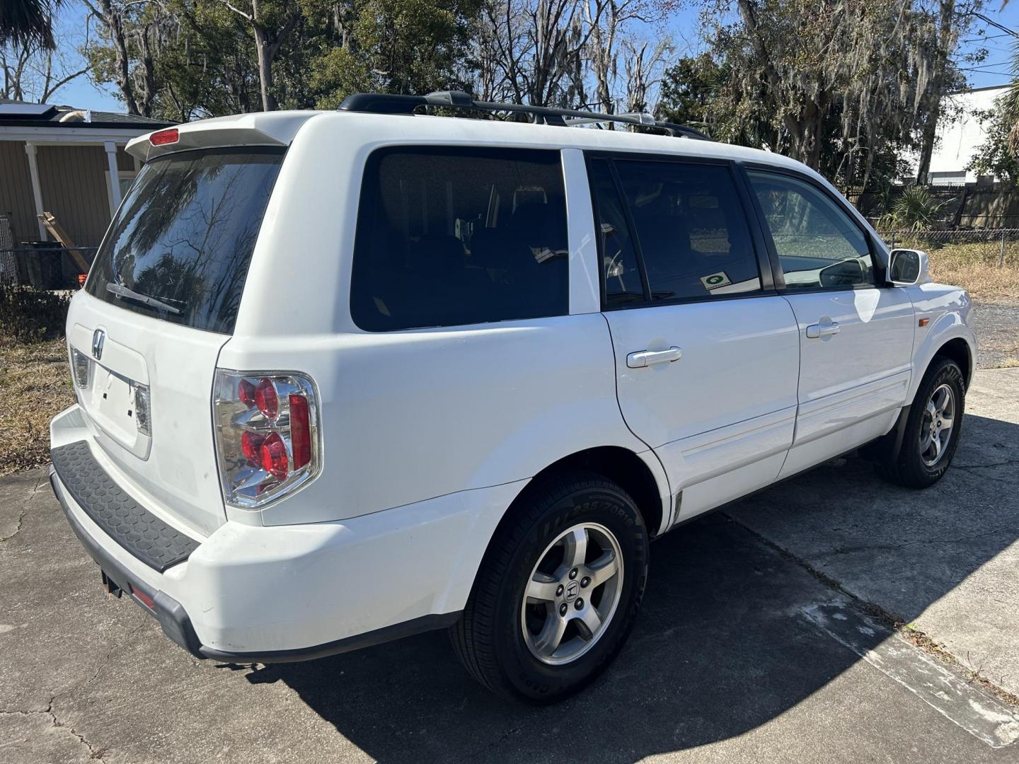 2007 Honda Pilot EX-L 2WD w/ DVD (5FNYF28617B) with an 3.5L V6 SOHC 24V engine, 5-Speed Automatic Overdrive transmission, located at 1758 Cassat Ave., Jacksonville, FL, 32210, (904) 384-2799, 30.286720, -81.730652 - TAX TIME SPECIAL!!!! CASH DEAL!!!! $3999.00 PLUS TAX, TAG, AND TITLE!!!!! 2007 HONDA PILOT EX-L MODEL ONLY 188,408 MILES THIRD ROW SEATING ALLOYS SUNROOF LEATHER TOW PACKAGE ICE-COLD AIR-CONDITIONING CALL US @ 904-384-2799 - Photo#4